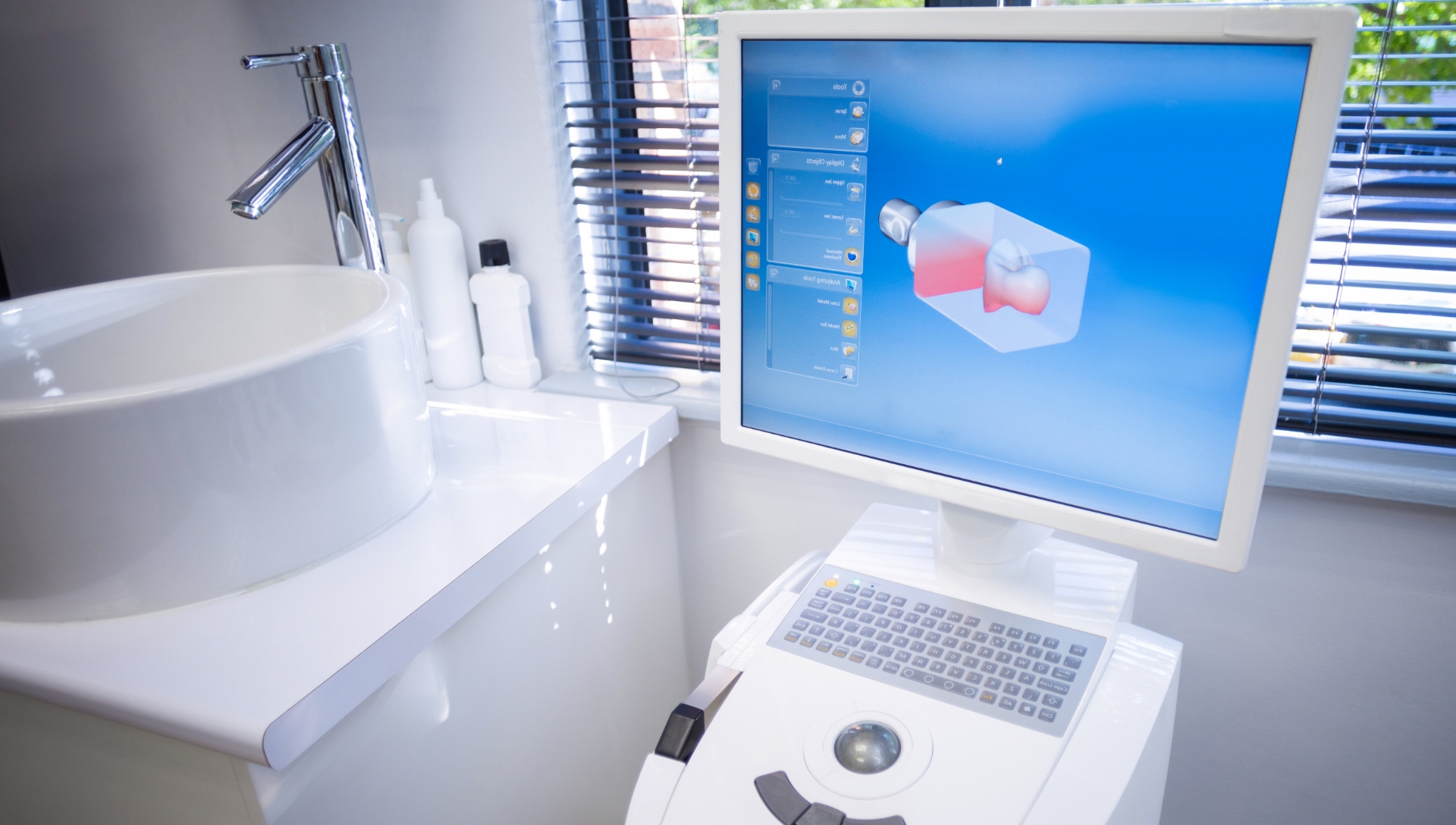 Digital model of a tooth on computer screen in Lancaster dental office
